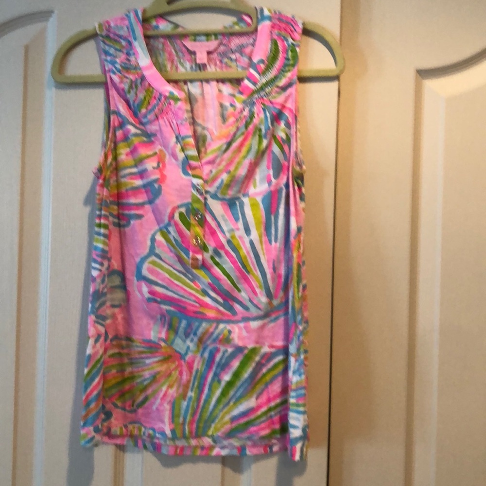 EEUC Lilly Essie top